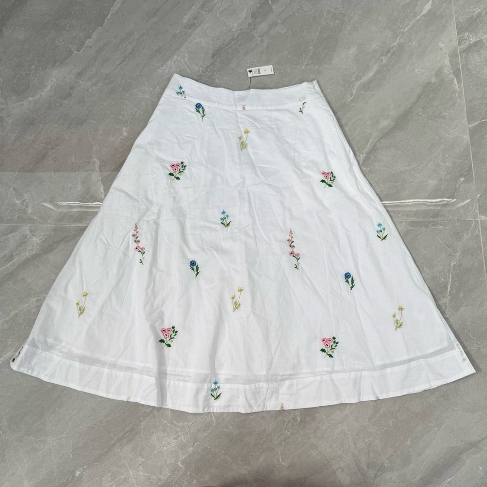 Women’s Talbots Embroidered Midi Skirt Tossed Wildflower Size 4 Pockets Cotton - Picture 3 of 16